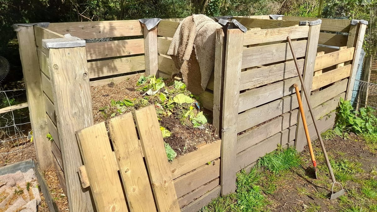 Renewing the compost bins